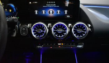 Mercedes-Benz GLA 200 GLA-H247 2020 d Premium auto pieno