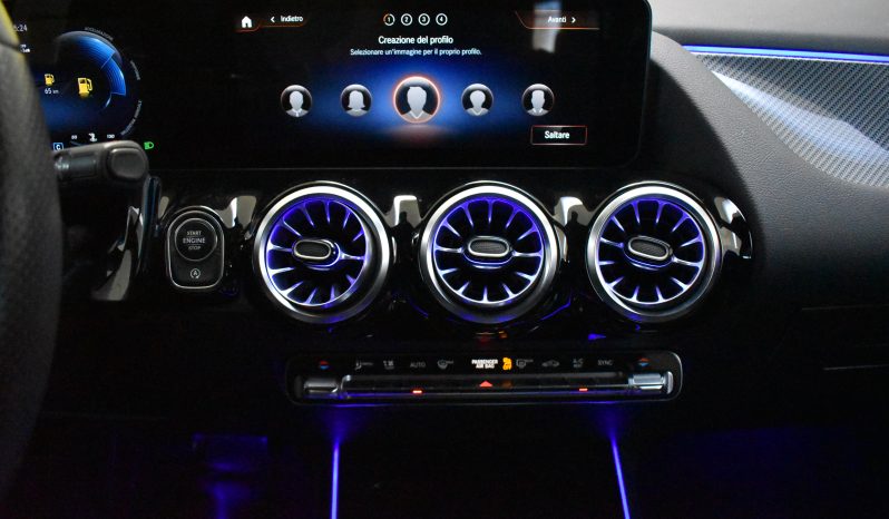 Mercedes-Benz GLA 200 GLA-H247 2020 d Premium auto pieno