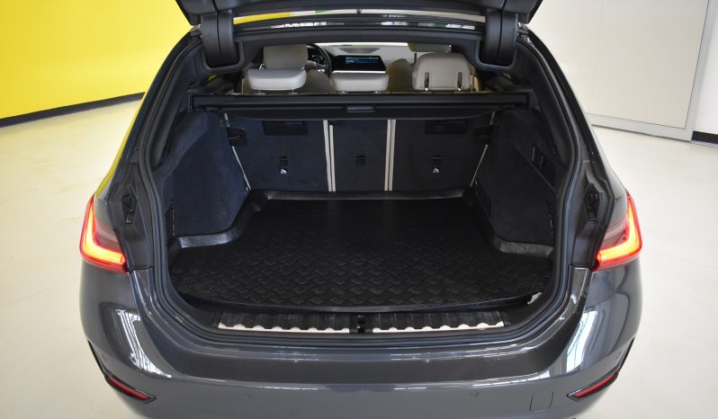 BMW 318 318d Touring mhev 48V Sport auto full pelle virtual cockpit pieno